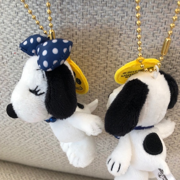 Nwt rare and adorable Snoopy and Belle Universal Studios Japan Key Chain - Picture 2 of 3